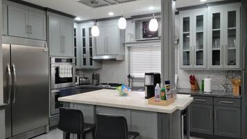 Micro-ondes, four, plaque de cuisson, lave-vaisselle