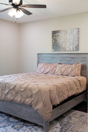 3 bedrooms, iron/ironing board, WiFi, bed sheets