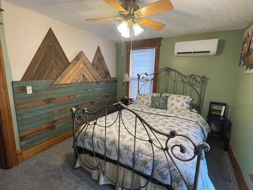 Rockwood Trail House 15% off Season Special & 15 minutes to the Slopes.  #fIVE