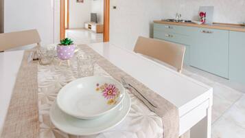 Apartment, 2 Bedrooms, Accessible, Balcony | Dining room