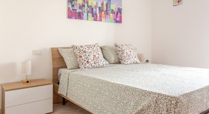 Appartement, 2 chambres, accessible aux personnes Ă mobilitĂ© rĂ©duite, balcon | 3 chambres, systĂšme dâinsonorisation
