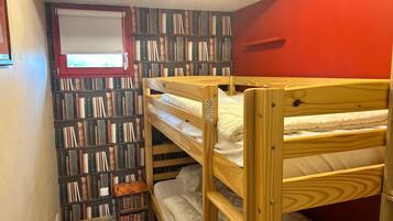 House | 5 bedrooms, bed sheets