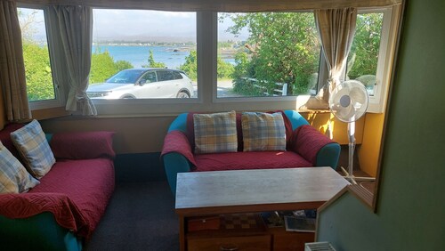 Cosy caravan in central location on the Isle of Skye.