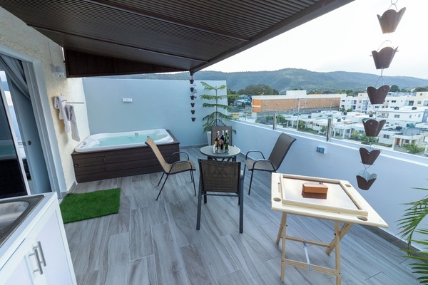 Outdoor spa tub