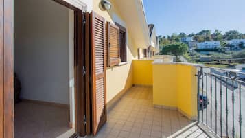 Rumah, 2 kamar tidur, balkon, pemandangan kebun | Balkon