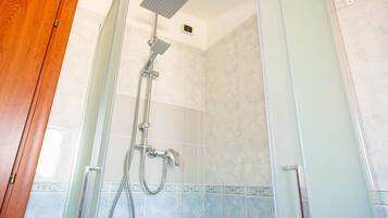 House, 2 Bedrooms, Balcony, Garden View | Bathroom