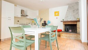 House, 2 Bedrooms, Balcony, Garden View | Dining room - Villa Vespucci - Pet Friendly (Montesilvano)