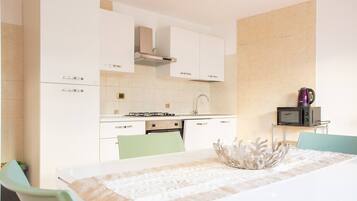 House, 2 Bedrooms, Balcony, Garden View | Interior