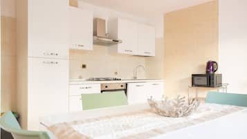 Ferienhaus, 2 Schlafzimmer, Balkon, Gartenblick | Innenbereich