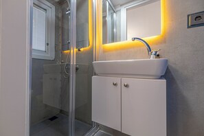 Economy Room | Minibar, soundproofing, iron/ironing board, free WiFi - Ilyada Hotel (Istanbul)