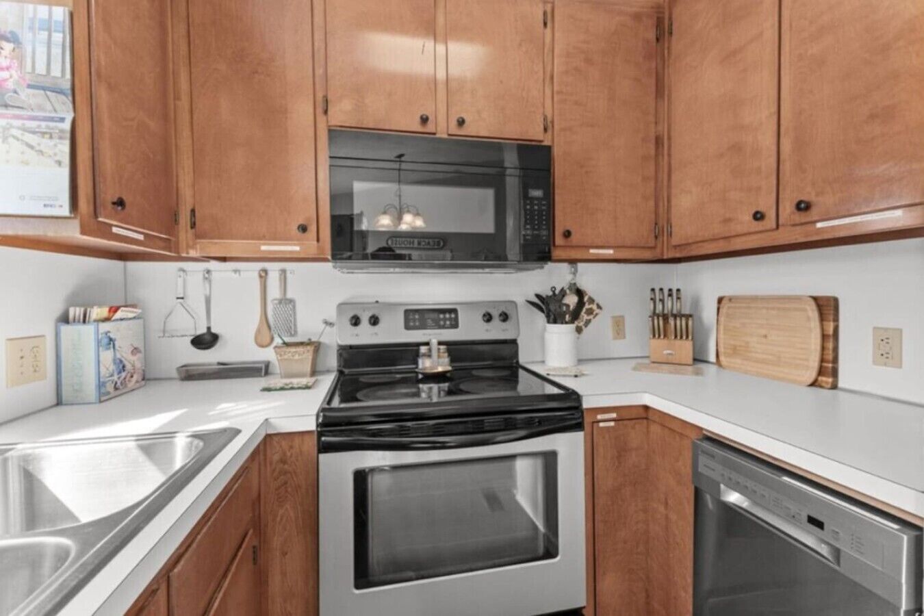 Coffee/tea maker, fridge, microwave, oven