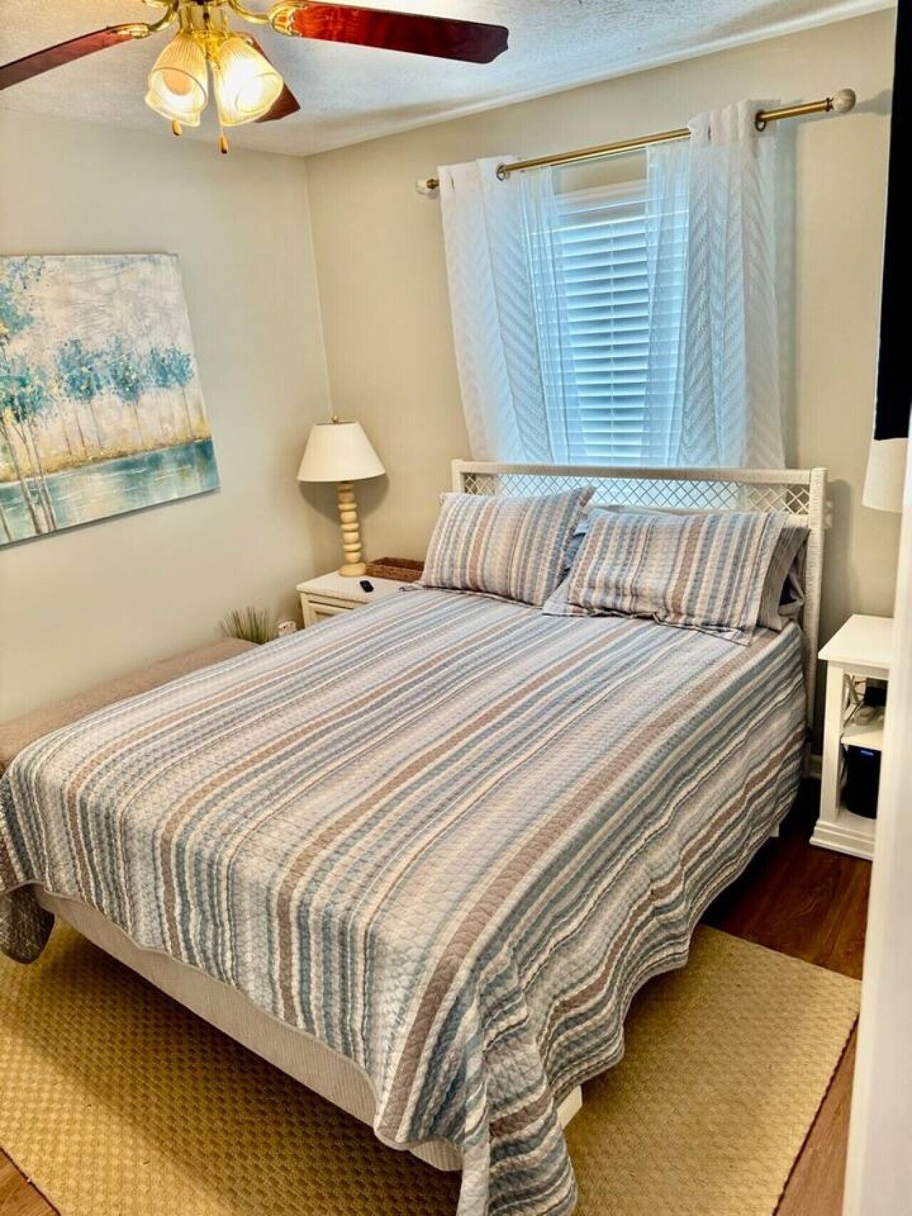 Iron/ironing board, WiFi, bed sheets