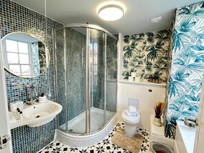 Douche, sèche-cheveux