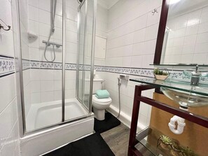 Douche, sèche-cheveux