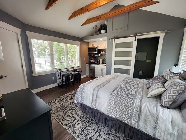 1 habitación, tabla de planchar con plancha, wifi y ropa de cama 