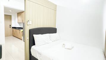 1 bedroom, desk, WiFi, bed sheets