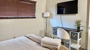 2 室のベッドルーム、デスク、アイロン / アイロン台、WiFi