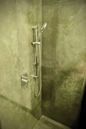 Toallas, jabón, papel de baño