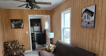 2-bedroom country house in West Springfield, PA with WiFi, AC
