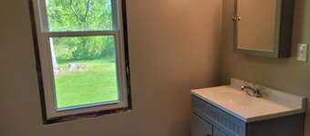 2-bedroom country house in West Springfield, PA with WiFi, AC