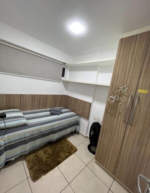 1 dormitori, planxa i posts de planxar, wifi gratuïta i roba de llit