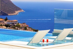 Piscine extérieure, piscine chauffée
