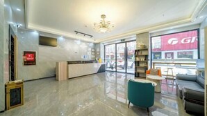 A spacious lobby with a reception desk, seating area, and a large window with a view of the street. - Feihong Boutique Hotel (Guangzhou North Railway Station) (Guangzhou)