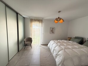 1 chambre, fer et planche à repasser, lit parapluie, Wi-Fi