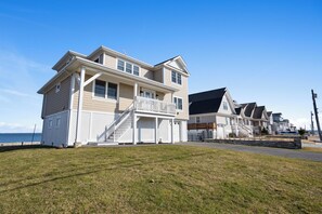 Exterior - Exclusive Bayfront Oasis Awaits You In East Quogue (East Quogue)