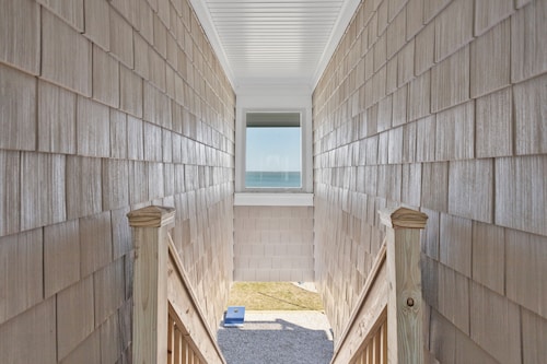 Exclusive Bayfront Oasis Awaits You In East Quogue