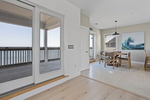 Dining - Exclusive Bayfront Oasis Awaits You In East Quogue (East Quogue)