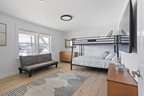 3 bedrooms, desk, iron/ironing board, free WiFi - Exclusive Bayfront Oasis Awaits You In East Quogue (East Quogue)