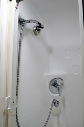 Bruser, boblebadekar, miljøvenlige toiletartikler, håndklæder
