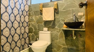 Deluxe Double or Twin Room, Mountain View | Bathroom | Free toiletries, towels, soap, shampoo