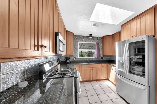 Fridge, oven, cookware/dishes/utensils, dining tables
