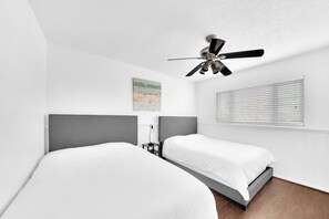 3 chambres, fer et planche à repasser, Wi-Fi, draps fournis