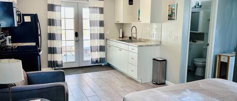 Iron/ironing board, WiFi, bed sheets