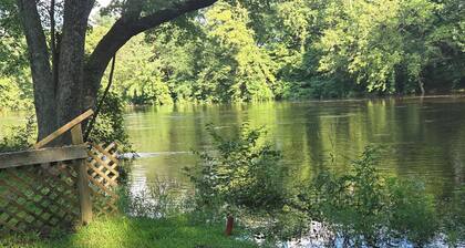 Charming 2-bedroom cabin in Winamac WiFi, AC, Fully remodeled in 2024-2025