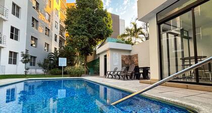 Delightful & Cozy APT in City Centre - Wifi, Pool
