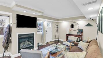 Télévision, cheminée