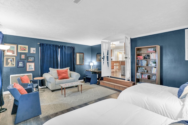 3 bedrooms, desk, iron/ironing board, free WiFi