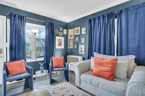 TV, fireplace - The Charming Home: 3-bedroom house, blocks to downtown Champaign, with WiFi, AC (Champaign)