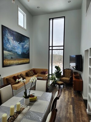 TV, video games, offices - the Sugar Cube, a stunning, spacious, modern villa with an orchard maze (Ithaca)