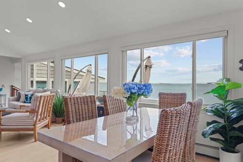 Luxury seaside retreat