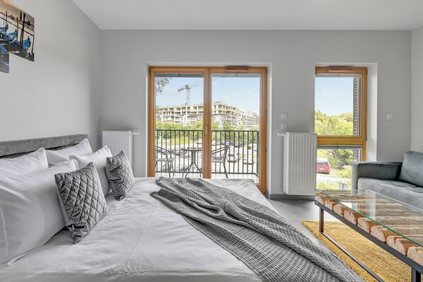 Studio Suite, Balcony | Iron/ironing board, free WiFi