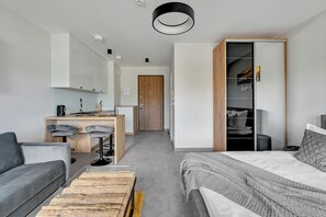 Studio Suite, Balcony | Iron/ironing board, free WiFi - Lily Apart - Nadmotlawie Sauna and Gym (Gdansk)