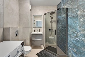 Studio Suite, Balcony | Bathroom