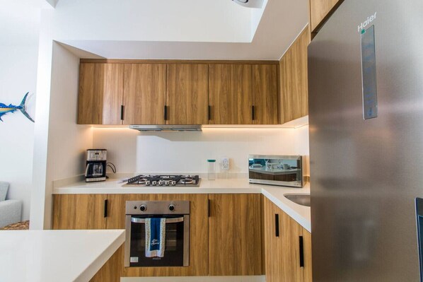 Fridge, microwave, oven, stovetop