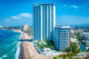 Beach nearby - Charming Oceanfront Condo (Puerto Vallarta)