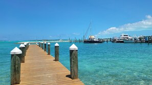 Terrace/patio - Exuma Yacht Club Resort & Marina Limited (George Town)